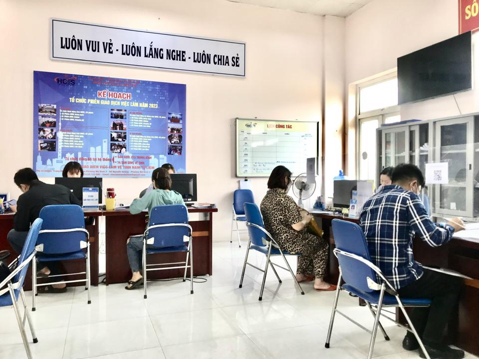 Trung tâm giới thiệu việc làm Nghệ An hướng dẫn người lao động tìm việc (Nguồn: Hiệp hội giáo dục nghề nghiệp)