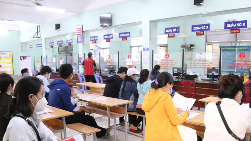 Địa điểm nộp hồ sơ bảo hiểm thất nghiệp Quận 5, TP HCM Người dân nộp hồ sơ đề nghị hưởng trợ cấp thất nghiệp