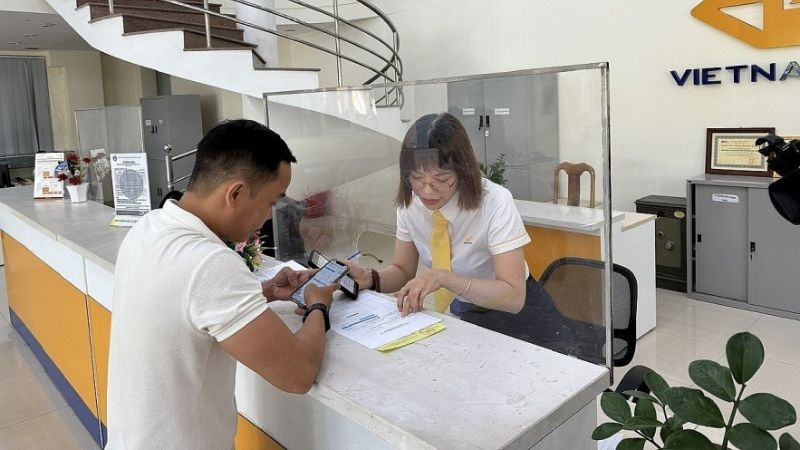 Bảo hiểm xã hội huyện Thanh Oai: Địa chỉ và thông tin liên hệ Người dân nộp hồ sơ về BHXH huyện Thanh Oai qua đường bưu chính (Nguồn: Thời báo tài chính Việt Nam)