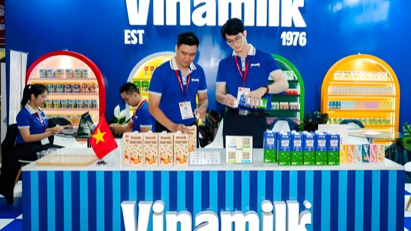 Các bạn Nhân viên PG đang set up Quầy hàng tại sự kiện Thaifex 2025