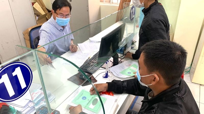 Bảo hiểm xã hội huyện Đan Phượng: Địa chỉ và thông tin liên hệ Người dân đến trụ sở chính của Bảo hiểm xã hội huyện Đan Phượng để thực hiện thủ tục.